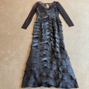 Adrianna Papell Gown Formal Grey Metallic Shutter Pleat Illusion Bodice Size 6P